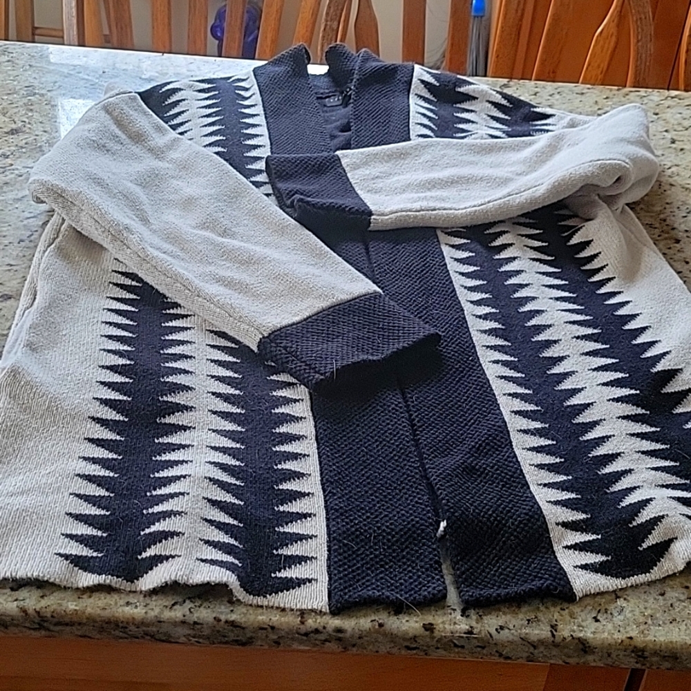 Men's 100%cotton sweater. Heavy weight. Size Medium.